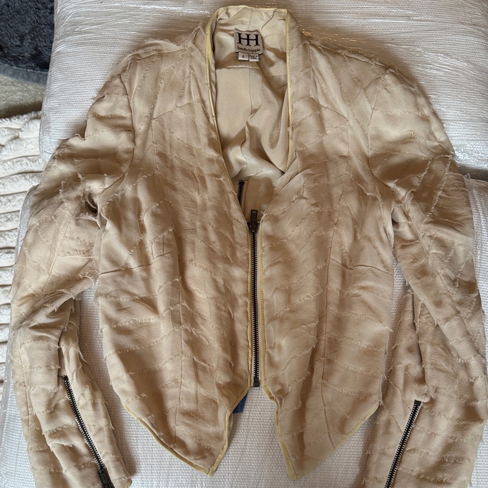 Haute Hippie Cream Silk Cropped Hi-Low Jacket with Suede Piping — Size 2